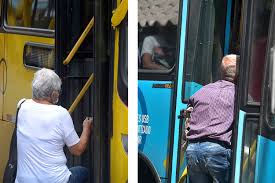 Passageiros pegam ônibus da Faol  em Friburgo (Arquivo AVS)