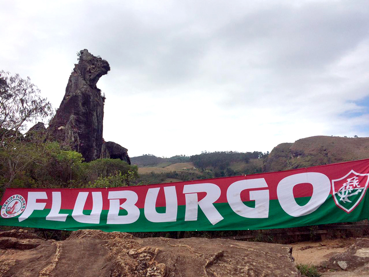 Torcida Fluburgo comemora 45 anos com ação solidária