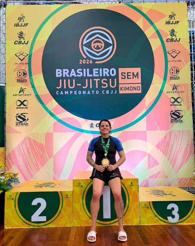 Bia subiu no lugar mais alto do pódio ao brilhar em mais uma competição  (Foto: Arquivo Pessoal)