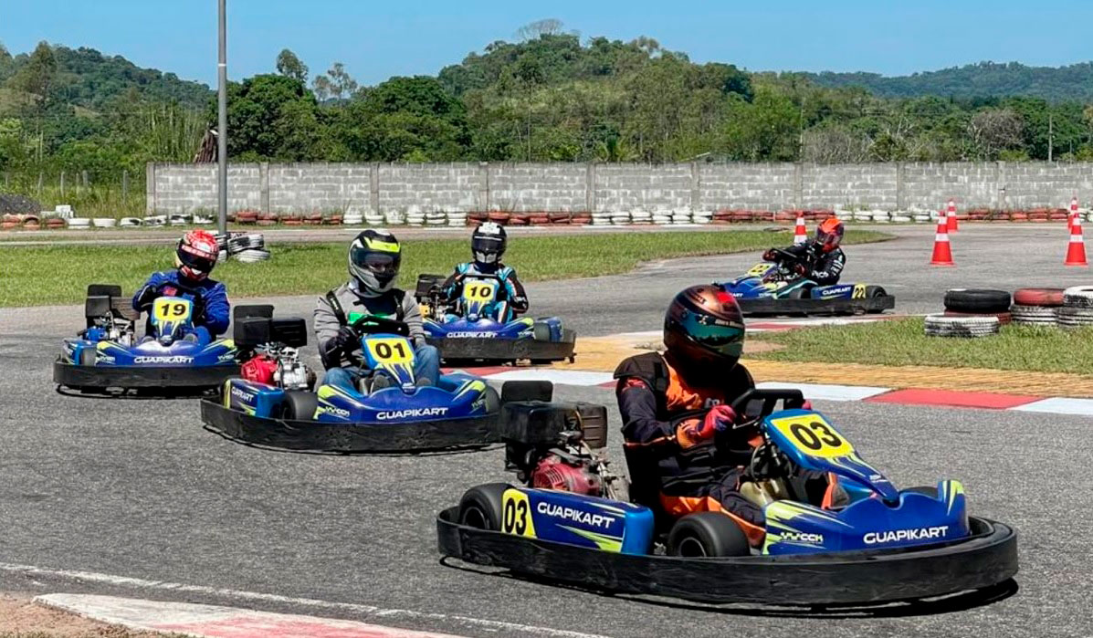 Pilotos travam disputas acirradas pelo título da temporada do Campeonato Friburguense de Rental Kart (Fotos: Léo Almeida)