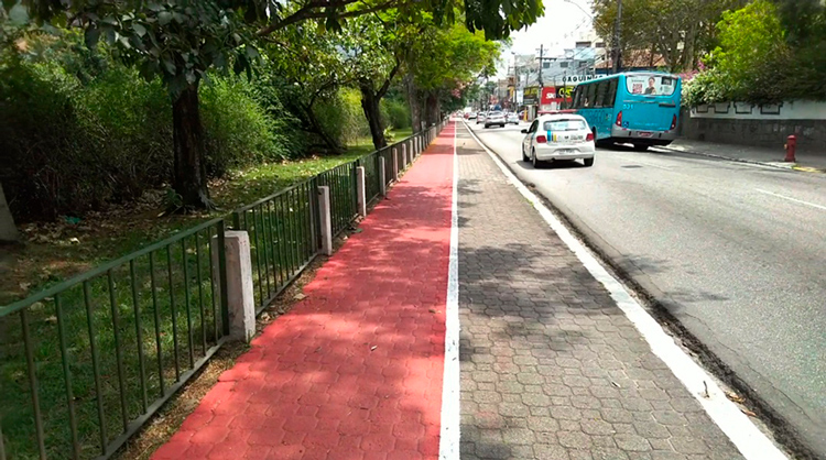 Via Compartilhada em Nova Friburgo: ciclistas utilizam faixa exclusiva, mas devem ter atenção