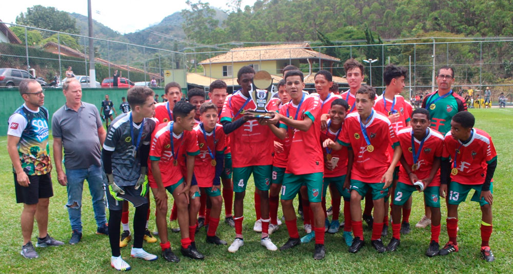 Título invicto é celebrado pelos atletas do Nova Friburgo na categoria Sub-15 (Fotos: Rafael Seabra / NFFC)