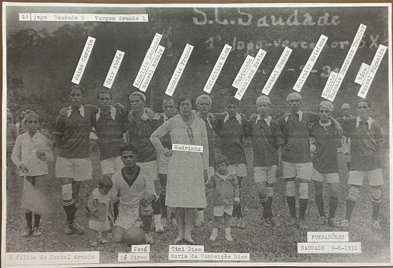 Foto do primeiro time de futebol do Esporte Clube Saudade: na ocasião, vitória por 5 a 1 contra o Vargem Grande