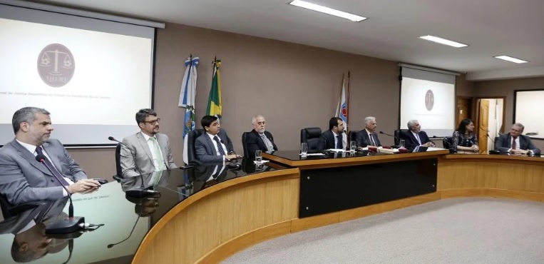 O julgamento no Tribunal de Justiça Desportiva do Futebol do Rio, na última terça