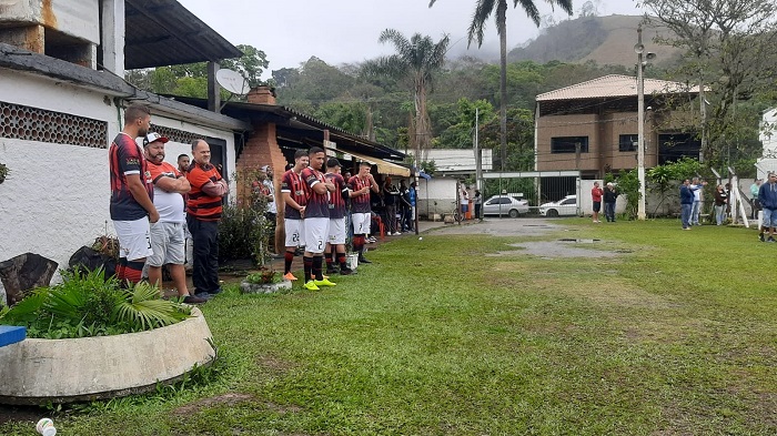  Equipe do São Pedro à espera para entrar em campo: equipe do sétimo distrito tem campanha impecável