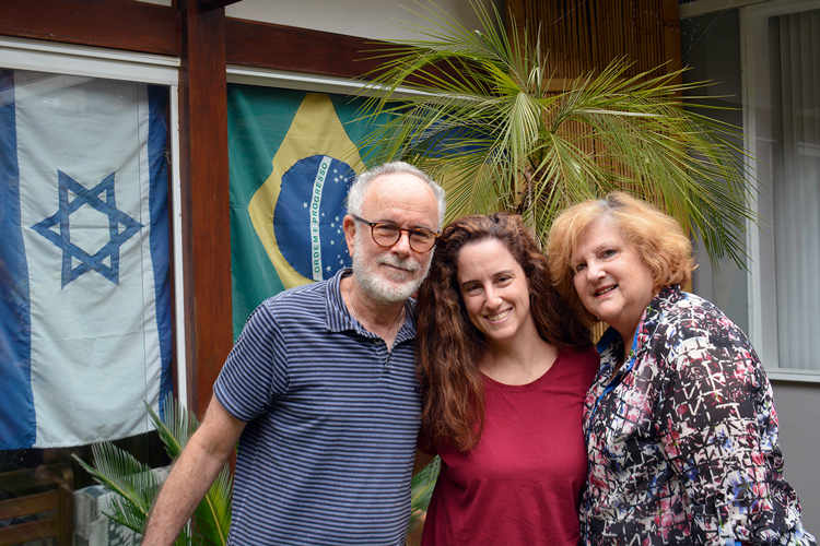 Melissa ao lado dos seus pais Fany e Davi (Fotos: Henrique Pinheiro)
