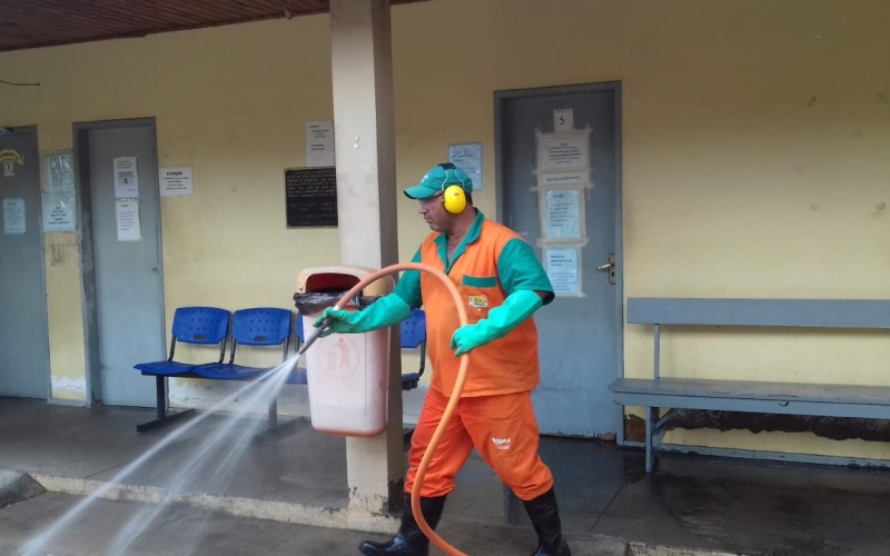 A limpeza de unidades de saúde (Foto: PMNF)