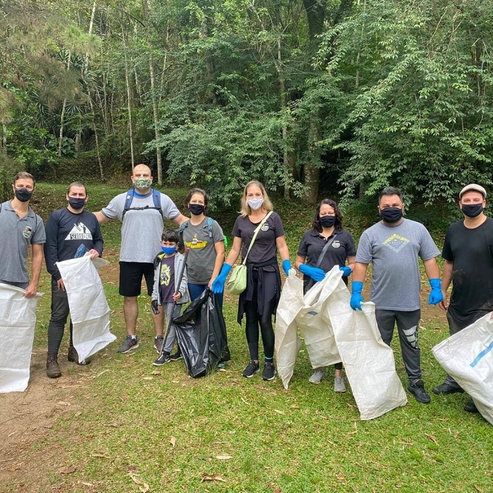 Parte dos  voluntários em ação (Divulgação PMNF)