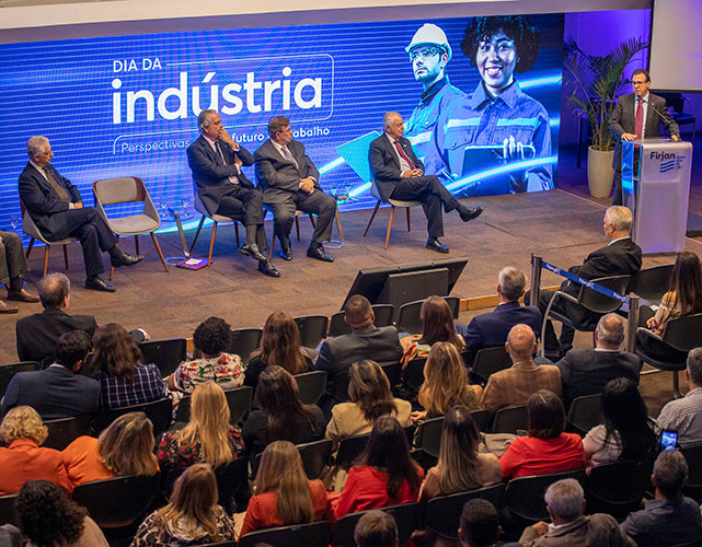 Ministro Luiz Marinho no evento que lotou a sede da Firjan em comemoração ao Dia da Indústria (Foto: Divulgação/Firjan)