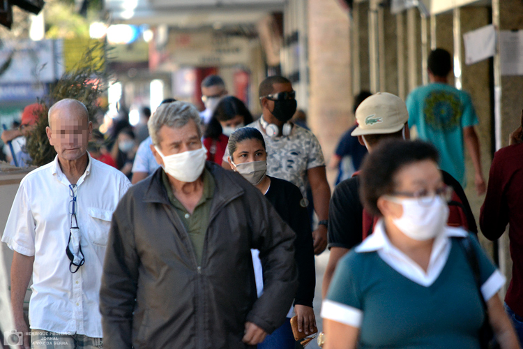Movimento nas ruas de Friburgo em plena pandemia (Arquivo AVS/ Henrique Pinheiro)