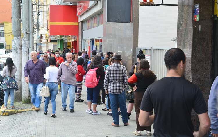 Mocimento na rua esta semana, em plena pandemia (Foto: Henrique Pinheiro)