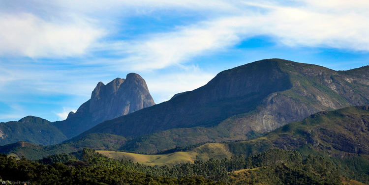 Três Picos vistos de um ângulo diferente (Fotos: Henrique Pinheiro)