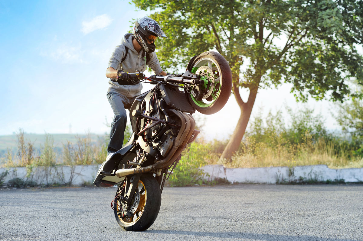 EMPINANDO COM MINHAS DUAS MOTOS AO MESMO TEMPO 