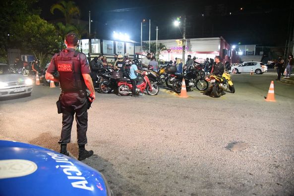 Ação conjunta entre PM e prefeitura apreende 20 motos barulhentas