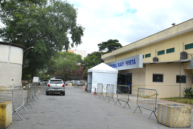 A entrada do Hospital Raul com triagem para Covid-19 (Arquivo AVS/ Henrique Pinheiro)
