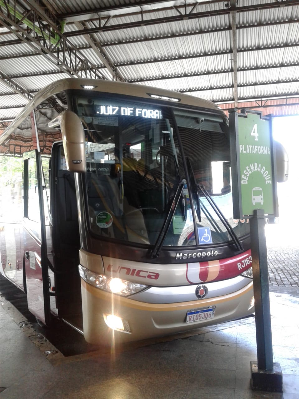 O ônibus parado na Rodoviária Sul (Reprodução da web)