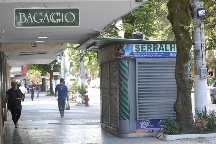 Banca fechada em Nova Friburgo (Fotos: Henrique Pinheiro)