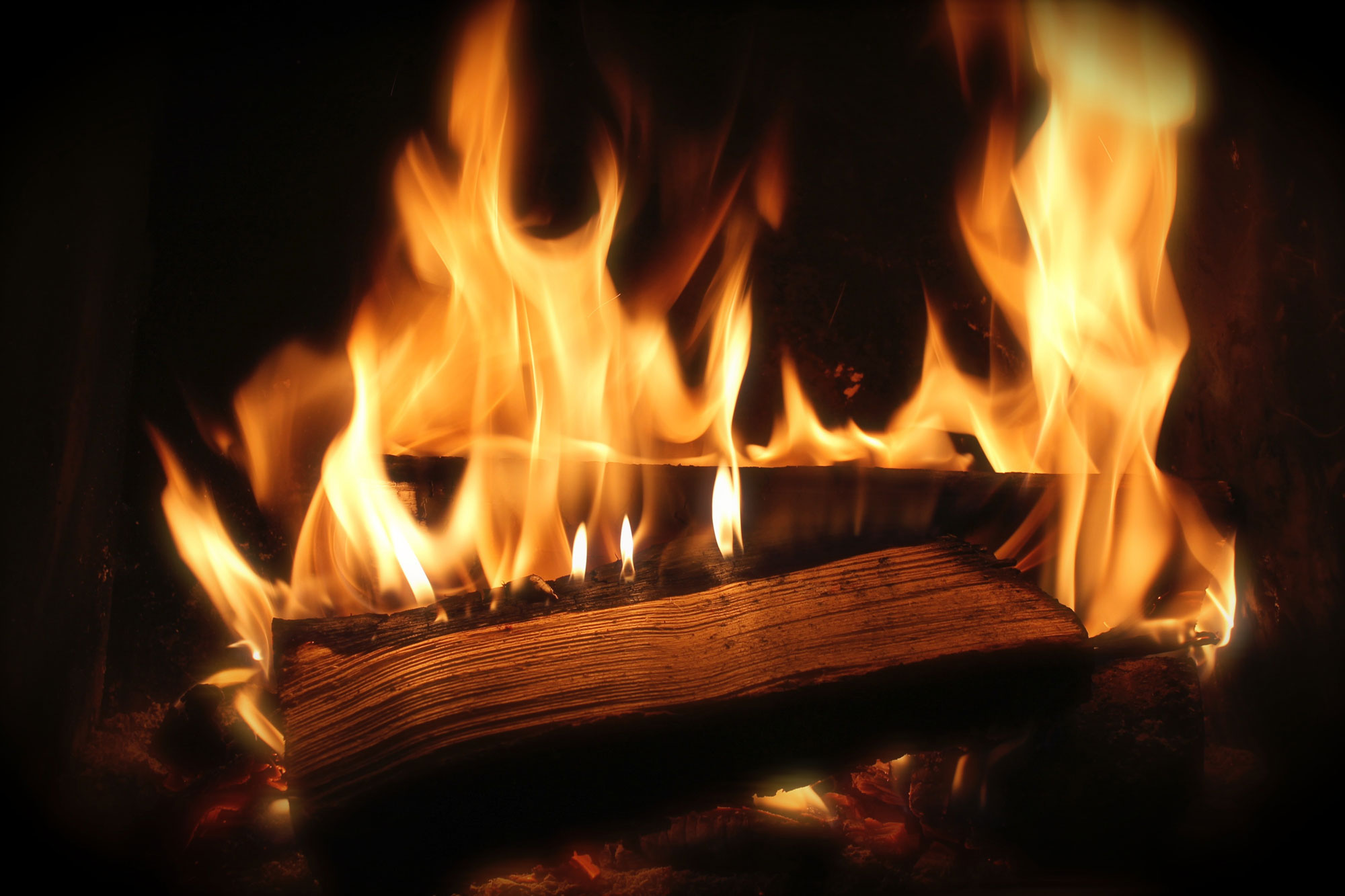 Perigos no frio: há risco de incêndio ao usar lareiras e aquecedores