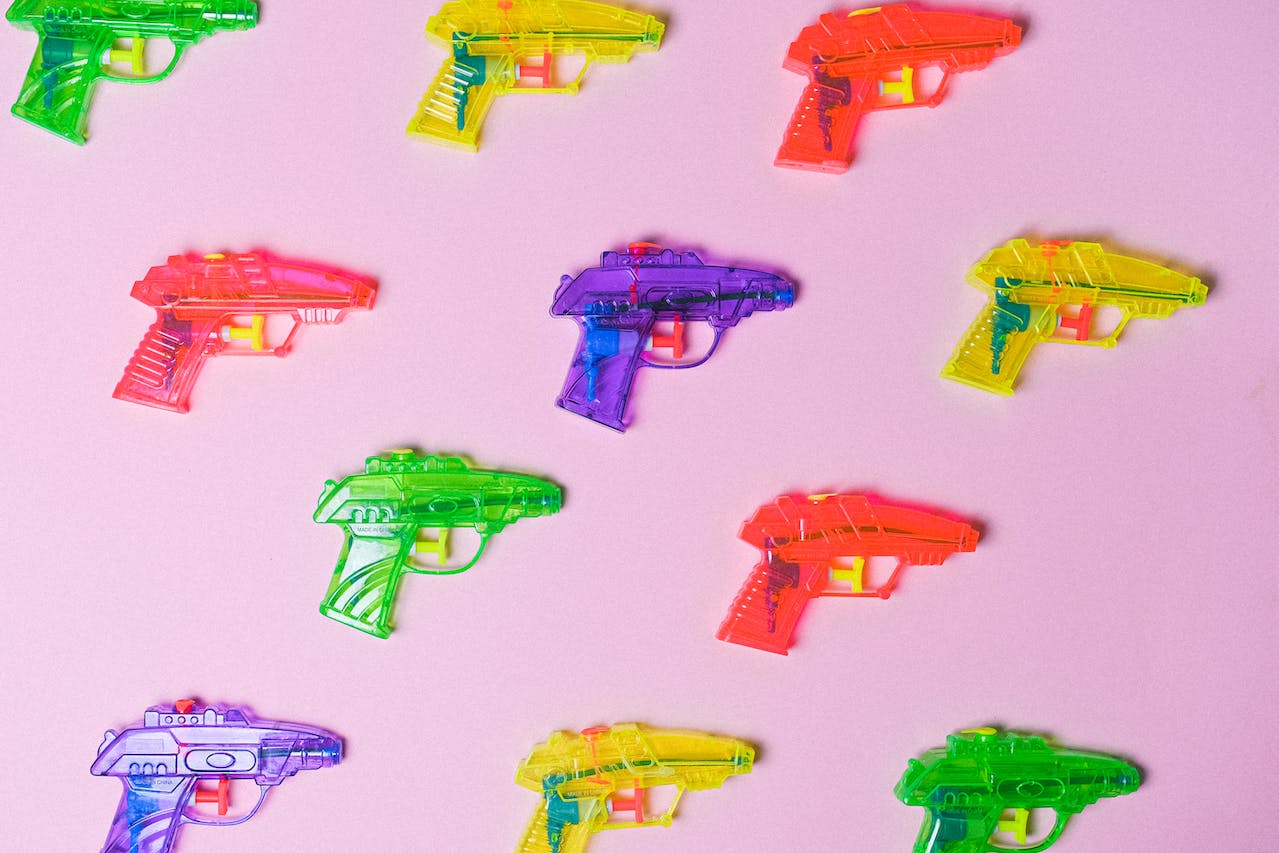 Maioria das crianças não sabe distinguir armas reais de armas de brinquedo