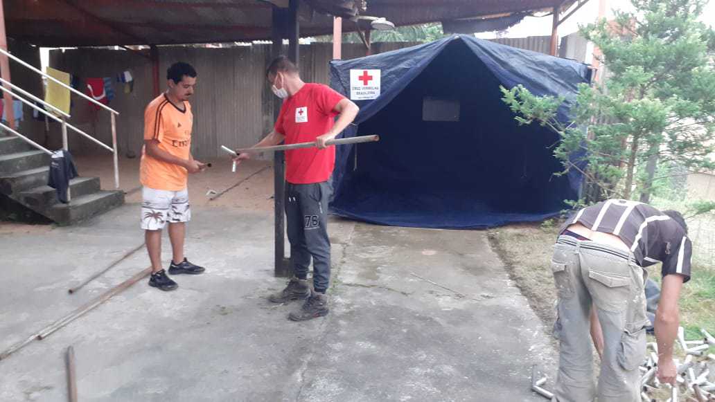 As instalações do ponto de apoio sendo reforçadas (Fotos: Henrique Pinheiro)