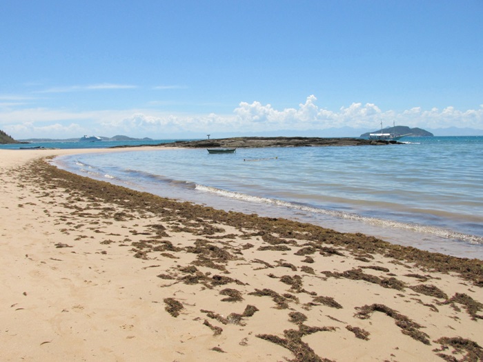 Praia vazia em Búzios: reflexo da pandemia (Reprodução da web)