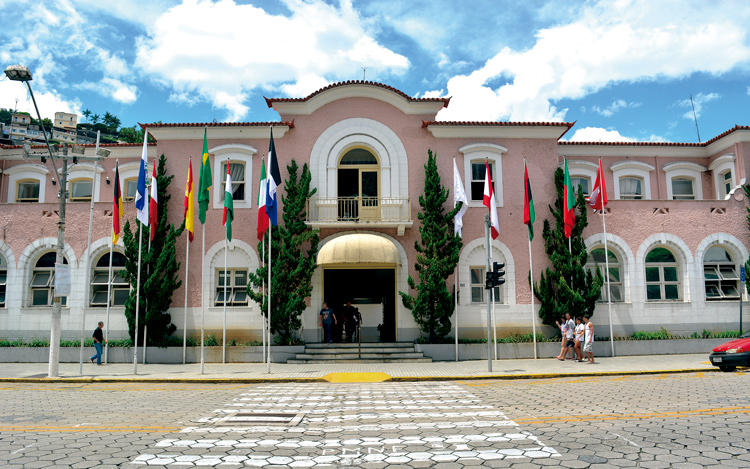 O Palácio Barão de Nova Friburgo: corrida à cadeira número 1 (Foto: Henrique Pinheiro)