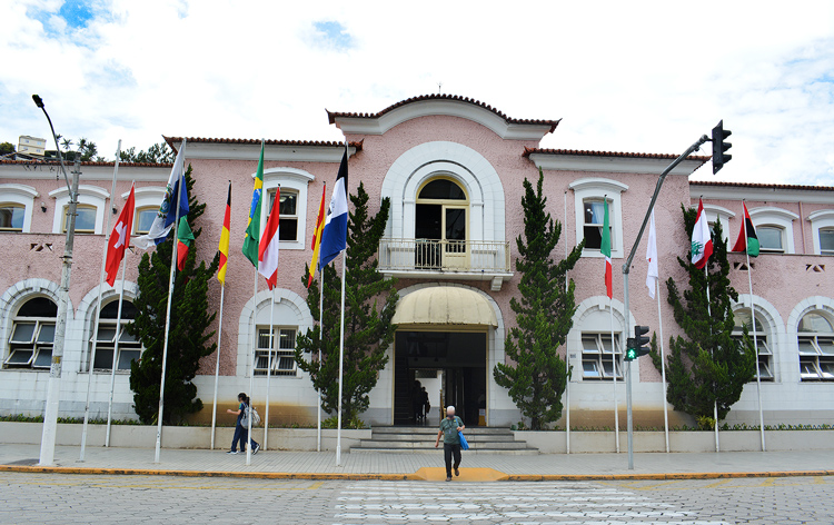 A Prefeitura de Nova Friburgo (Foto: Henrique Pinheiro)