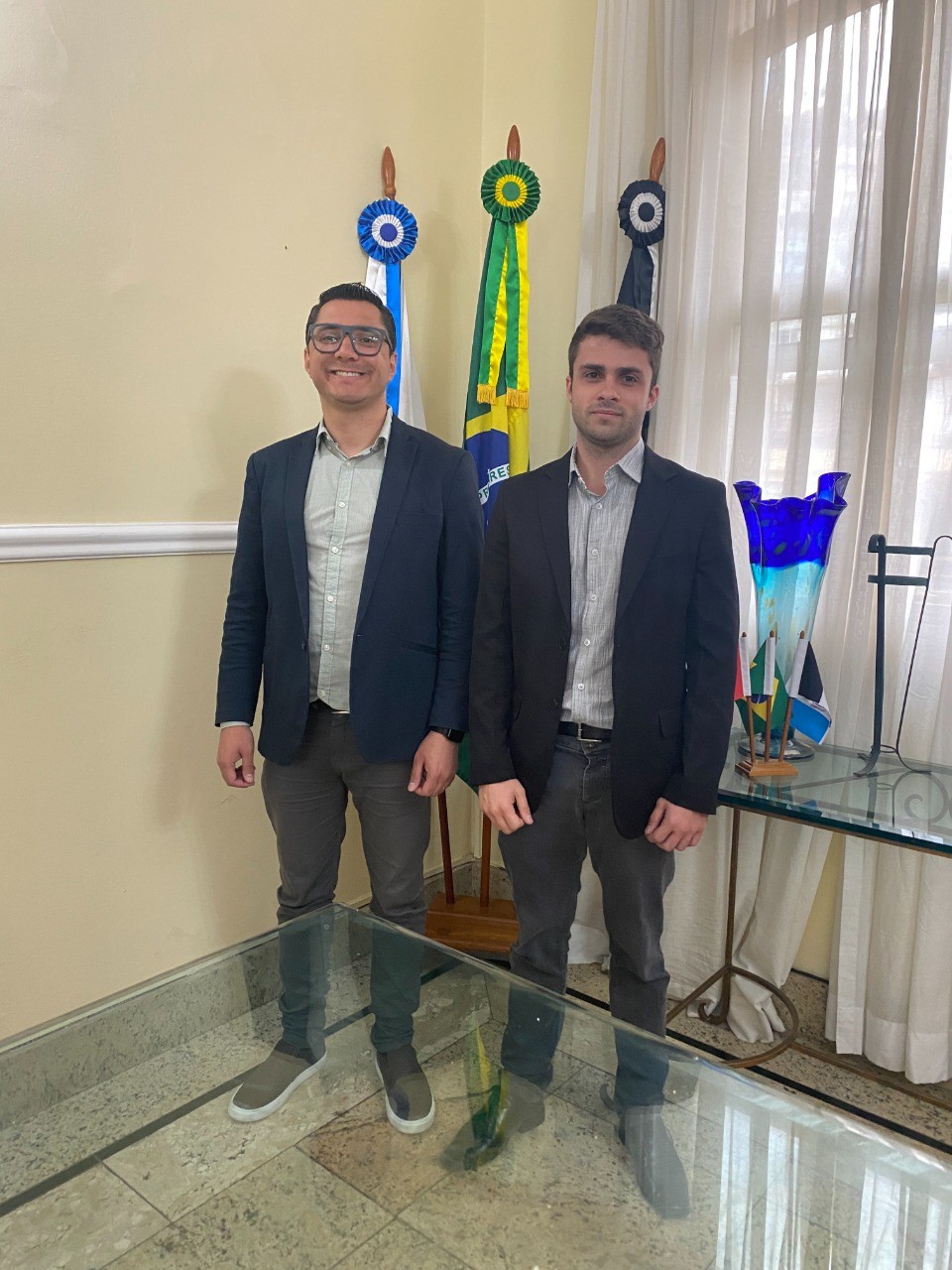 O prefeito com o novo procurador-geral, João Figueiró (Fotos: PMNF)