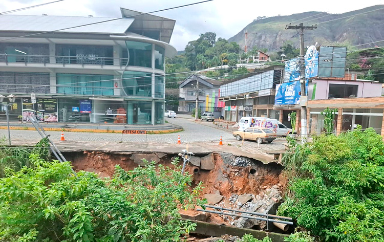 Rua Felipe Camarão -  Ponte da Saudade (Foto: Leitor via Whatsapp)