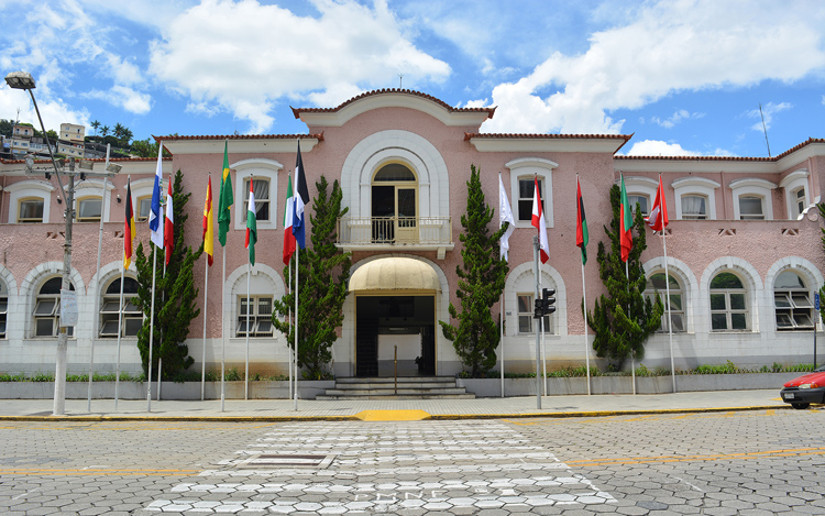 A Prefeitura de Nova Friburgo (Foto: Henrique Pinheiro)