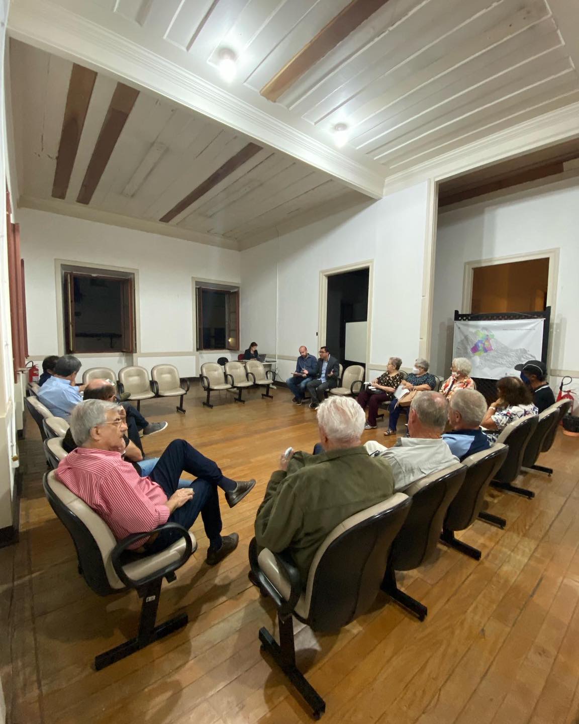 A reunião na Fundação Dom João VI (Foto: PMNF)