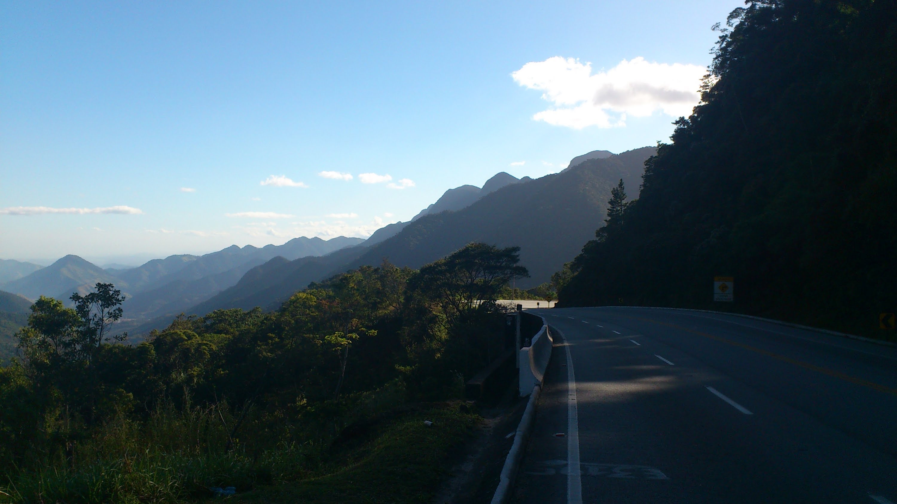 A subida da serra entre Cachoeiras e Friburgo (Arquivo AVS)