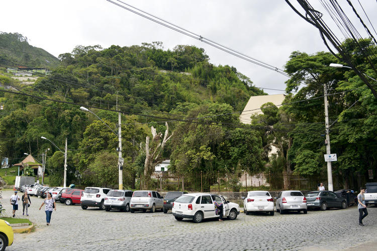 Veículos em Nova Friburgo (Fotos: Henrique Pinheiro)