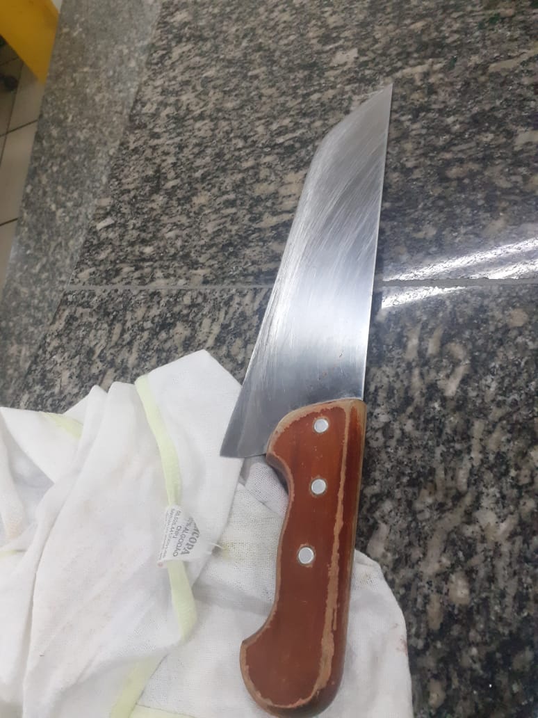 A faca apreendida com o acusado (Foto: 11 BPM)