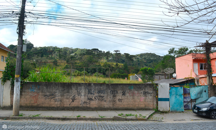 O terreno da futura escola (Foto: Henrique Pinheiro)