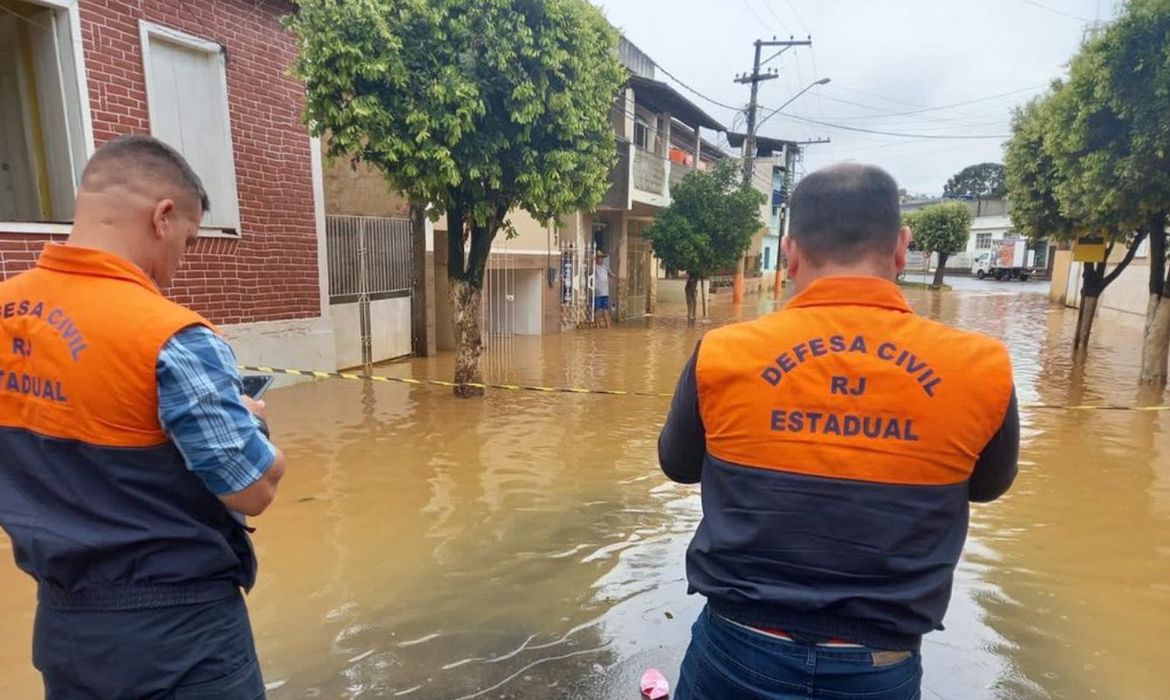 Tragédia em Petrópolis: mortes passam dos 120