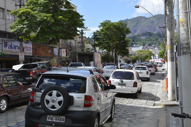 Trânsito de veículos em Friburgo (Arquivo AVS/ Henrique Pinheiro)