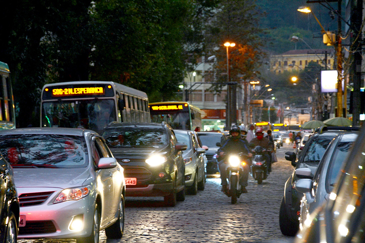 Trânsito em Nova Friburgo antes da pandemia (Arquivo AVS/ Henrique Pinheiro)