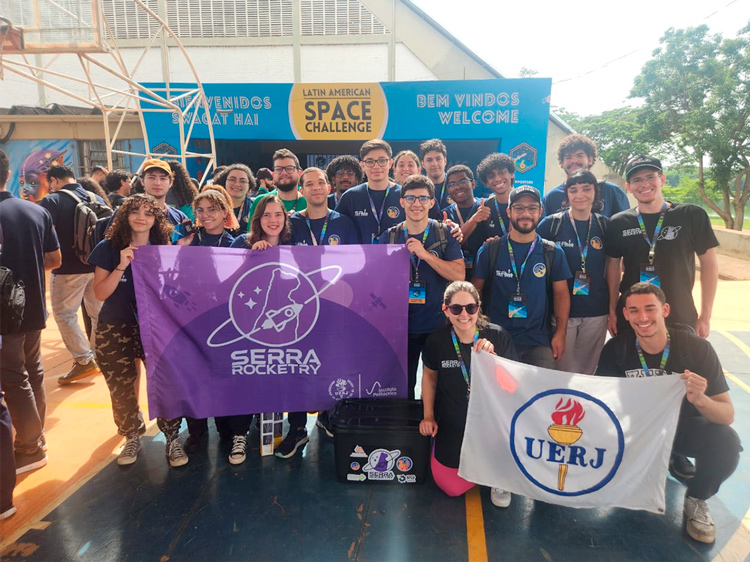 Equipe da Uerj Friburgo representa a cidade em competição de foguetes 