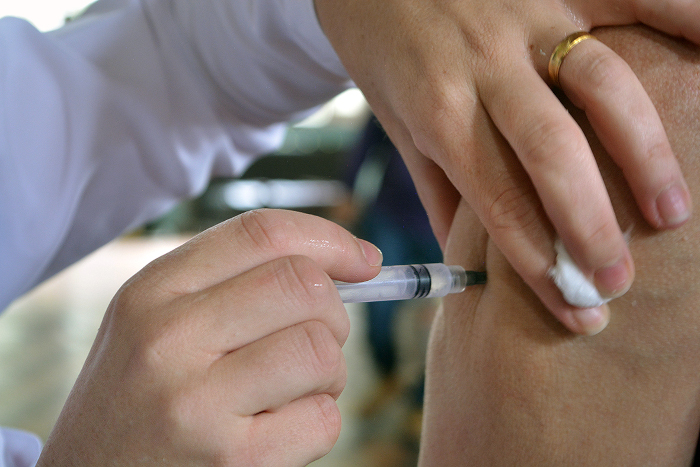 Vacinação de idosos em Nova Friburgo (Foto: Henrique Pinheiro)