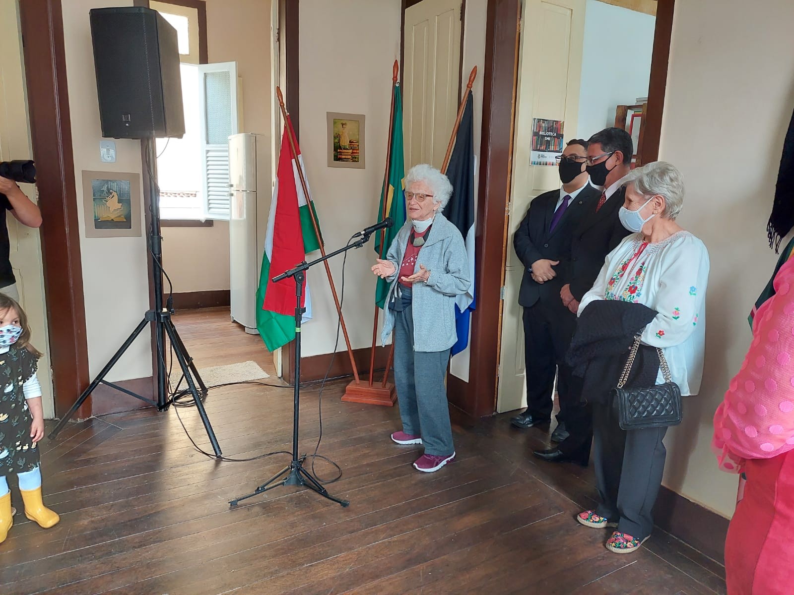 Nora Tausz Rónai discursa durante a inauguração do espaço (Fotos de divulgação PMNF)