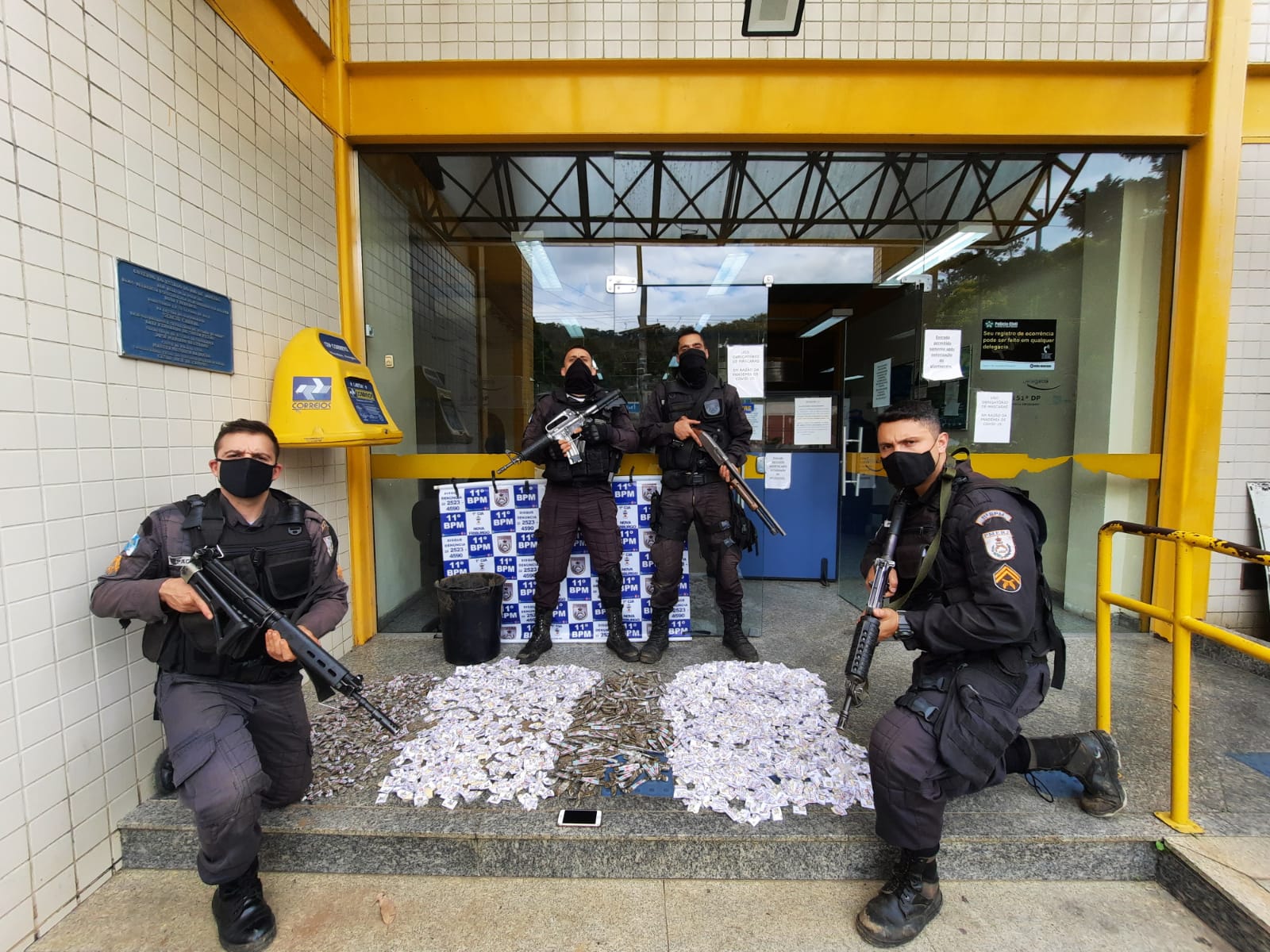 A droga apreendida em Bom Jardim (Foto: 11 BPM)