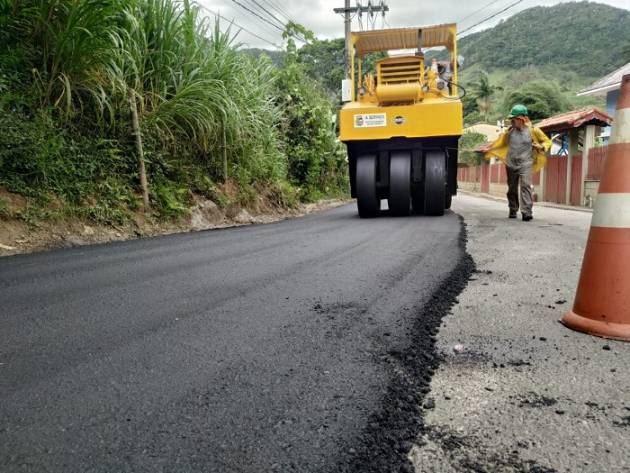 A pavimentação da Estrada Constância Heringer, que liga os distritos de Lumiar e São Pedro da Serra (Divulgação)
