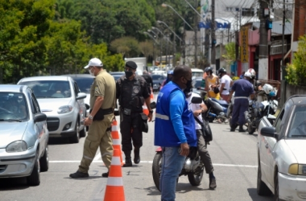 Friburgo: Veículos colidem em frente ao Clube de Xadrez : Nova Friburgo em  Foco – Portal de Notícias