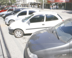 Falta de vagas para estacionar nas ruas: um problema crônico  | Jornal A Voz da Serra