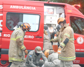 Colisão entre três veículos deixa um morto em Mury | Jornal A Voz da Serra