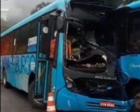 Grave acidente entre dois ônibus mata um motorista e deixa passageiros feridos  | A Voz da Serra
