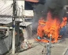 Ônibus da Faol pega fogo no Loteamento Jacina | A Voz da Serra