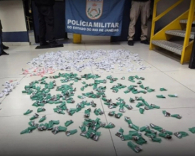 PM apreende mais de R$ 15 mil em drogas no Parque das Flores | Jornal A Voz da Serra