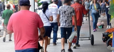 Comércio autorizado a abrir nos três feriados deste mês | A Voz da Serra